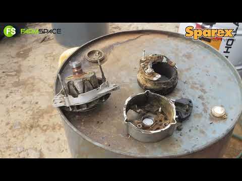 Jano van FarmSpace Garage herstel 'n alternator. Gaan dit werk?