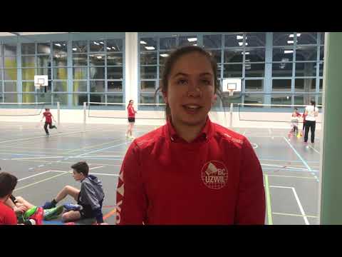 Adina Panza trainiert für die Elite Schweizer Meisterschaft Badminton