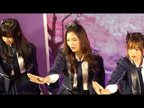 [Fancam] BNK48 Orn - Sakura no hanabiratachi @ShopeexBNK48