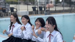 制服のままプールではしゃぐ5期生(乃木坂46)