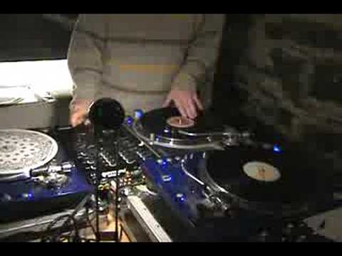 DJ Mana versus DJ Remarcabl- Scratch session