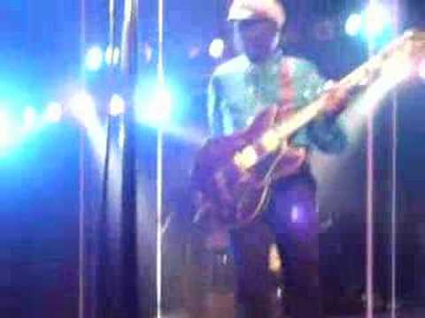 Chuck Berry - roll over Beethoven live @ Munich 12.11.2007