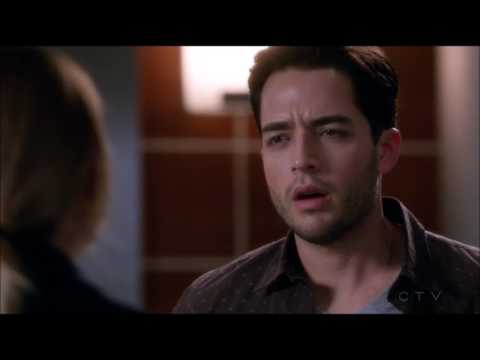 Greys Anatomy 13x22 Meredith and Nathan holds hand