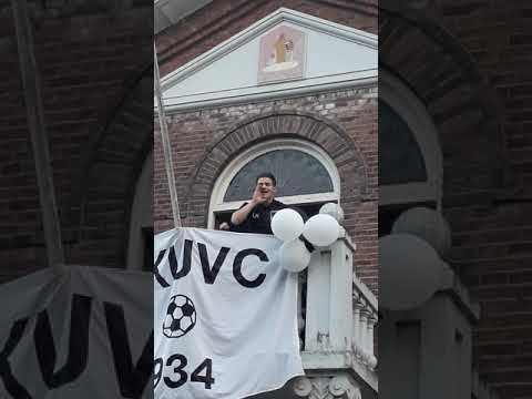 Rkuvc kampioen 5b 2018-2019, balkon huldiging "op de bieb" (@FignonTube)