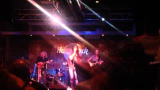 Michael Tait singing One (U2 cover) at the Nashville Hard Rock Cafe