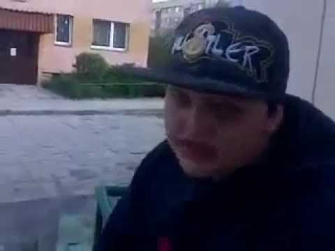 Stary im je**ął Spermą po oczach chyba..