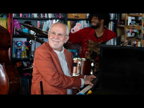 Tiny Desk Concert のサムネイル