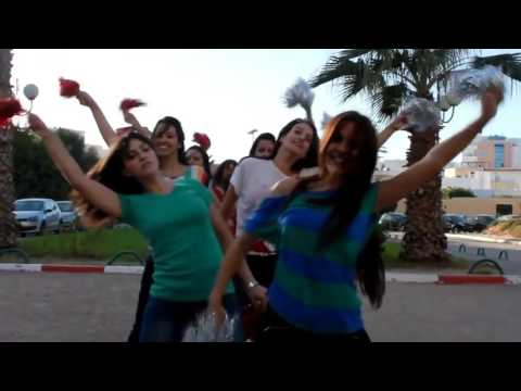 رقص الطالبات في كلية تونس روووعة ♡