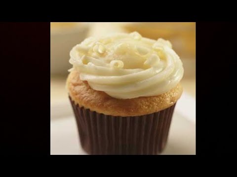 Food Review: Cheesecake Factory Classic Vanilla Cupcake