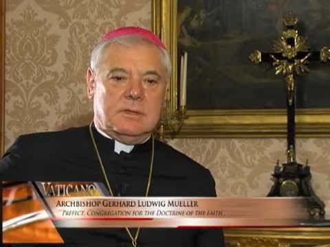 Vaticano - 2012-07-29 - The Cross is an Essential Symbol for the World