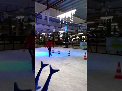 Conoces la pista de patinaje del SHOPPING Tres Cruces? aquí te la muestro!!! 🏌️🤸🎥🇺🇾