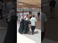 صباح مشهد يفطر القلوب.. انهيار أحد افراد أسرة الدكتور ضياء العوضي عقب صلاة الجنازة عليه بالعبور