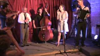 ODESSA KLEZMER ORKESTRA &amp; JUDITH MARX - Az der rebbe zingt