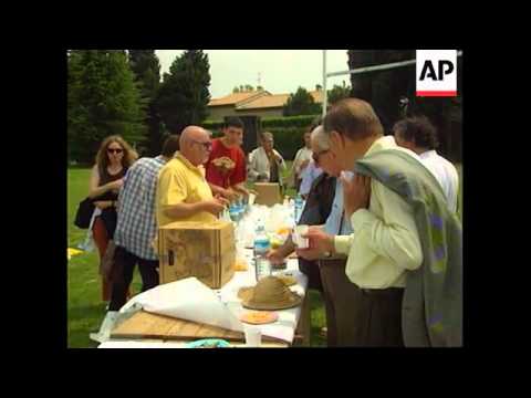 France - Socialist leader campaigns