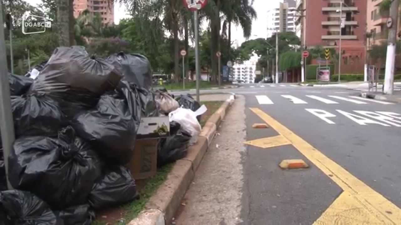 Lixo por todas as partes; cinegrafistas do DGABC TV flagram gravidade da situação