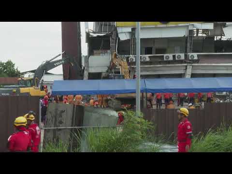 Live as rescuers continue their search amongst ruined buildings in southern Philippines