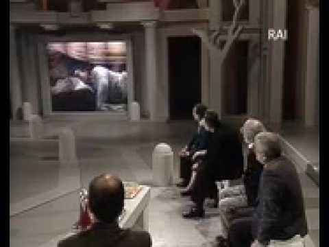 Ο Vittorio Gassman [Βιττόριο Γκάσσμαν] συζητά με τον Ottavio Rosati [Οττάβιο Ροζάτι] για τη σημασία και τη λειτουργία του ψυχοδράματος στην ιστορία του θεάτρου. Ο κορυφαίος Ιταλός ηθοποιός και ο πρωτοπόρος ψυχαναλυτής αναλύουν πώς η συγκεκριμένη θεραπευτική μέθοδος χρησιμοποιεί τη θεατρική ερμηνεία, το παιχνίδι και την αυτοσχεδιαστική δράση για την προσέγγιση του ασυνειδήτου. Η συζήτηση εστιάζει στη σύνδεση της τέχνης της υποκριτικής με τη διαχείριση των ψυχικών καταστάσεων. Το απόσπασμα προέρχεται από την τηλεοπτική εκπομπή Tutto il mondo è teatro της δημόσιας ιταλικής τηλεόρασης.
