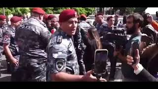 Կարմիր բերետների հրամանատար Հայկազ Ջոմարդյանը վիրավորում է լրագրողներին