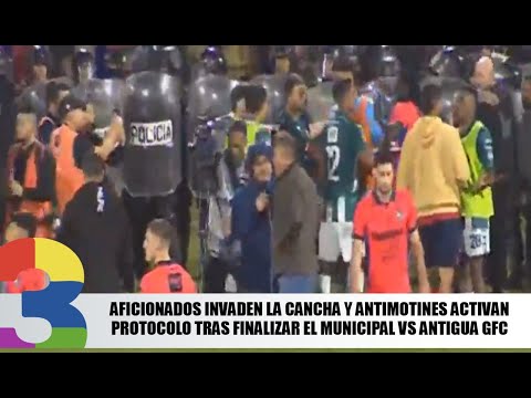 Municipal vs Antigua GFC: Aficionados invaden la cancha y antimotines activan protocolo