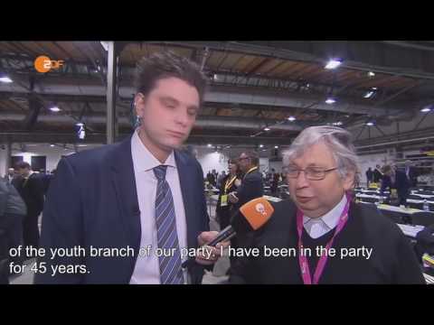 [English subtitles] Heute Show: Old people's technology knowledge, Lutz van der Horst. 4/29/2016