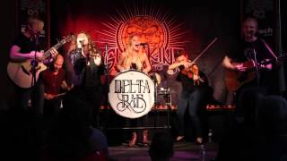 Delta Rae - "Chasing Twisters" (Live In Sun King Studio 92 Powered By Klipsch Audio)