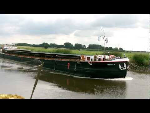 Vorbeifahrt Binnenschiff Freiheit1 Schreibpegel am Schreibpegel Reithörne zu Berg