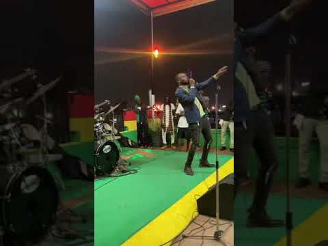 frass hi- smoke yunga performance at junior Reid party