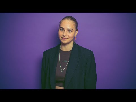 Szampan u sanah czy melanż u Wieniawy - wybiera Julia Pośnik