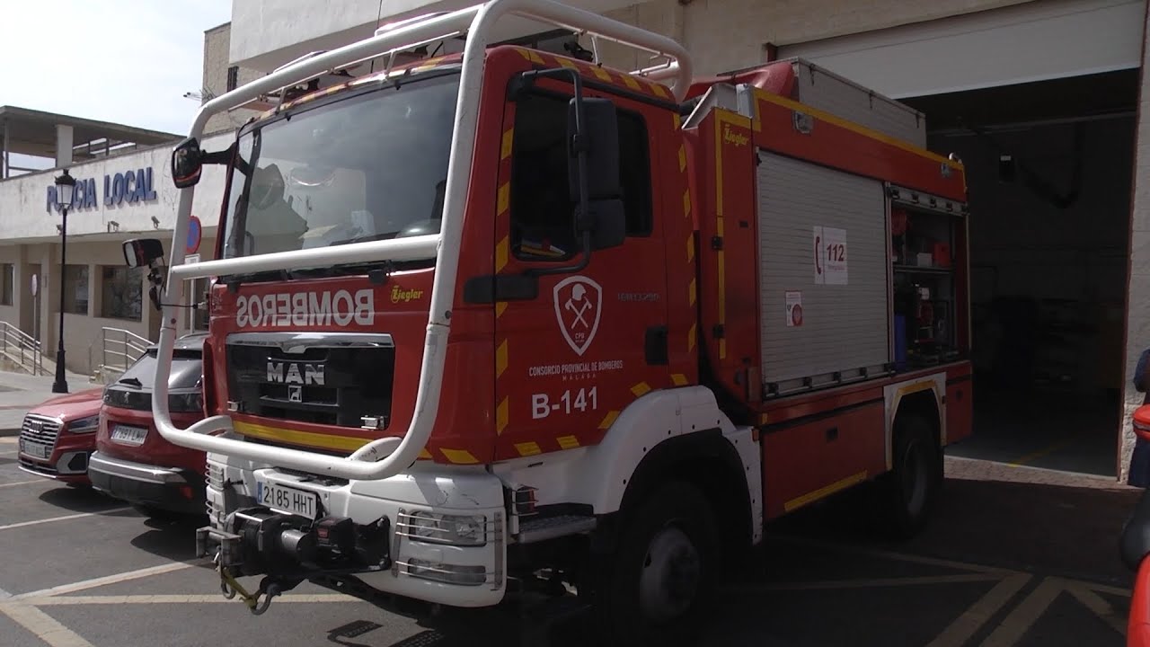 Concentración contra el cierre del retén de bomberos de Manilva