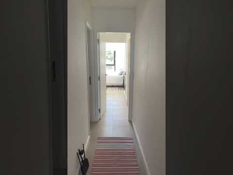 Video de YouTube - Brava frente al mar, 2 suites más dependencia de servicio