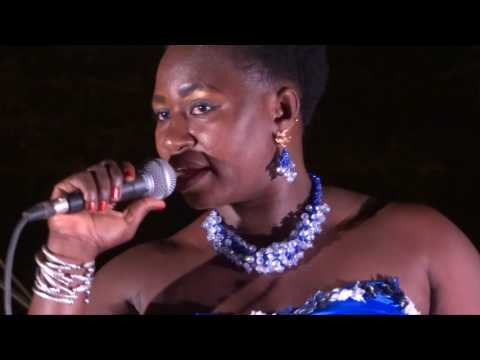 Nourat Concert Live à l'Institut Français de Ouagadougou