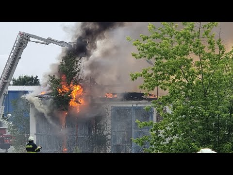 Großeinsatz der Feuerwehren auf dem Gelände des ehem. LIW in Pritzwalk