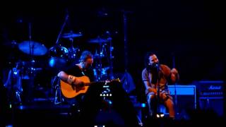 Ed talks / Bee Girl - (Pearl Jam, Berlin 2009)