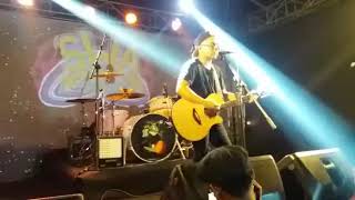 Download lagu Stand Hare Alone - Sosok Sempurna Live at Special Bandung mp3 Download lagu Stand Hare Alone - Sosok Sempurna Live at Special Bandung mp3