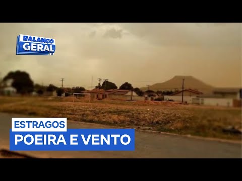 Ventania e nuvem de poeira causam destruição em cidade no interior de Goiás