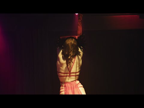 Red Right Hand Violin Burlesque - Scarlett Fièvre