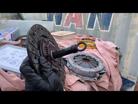 Hyundai Accent Clutch - part 4 - Install disk and pressure plate