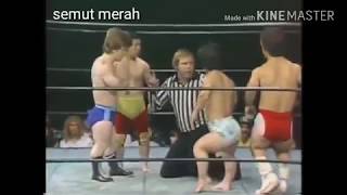 Download lagu Kocak smackdown manusia kerdil mp3