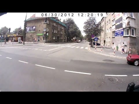 Zajechanie drogi przez mazde