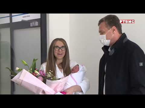 NAČELNIK JUGOVIĆ DARIVAO PRVOROĐENU BEBU SA PALA, prilog RTVIS, 05.01.2021.