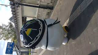 ジンギスカンのジンくん美瑛ジンギスカンフェスティバル会場から美瑛駅前までお散歩