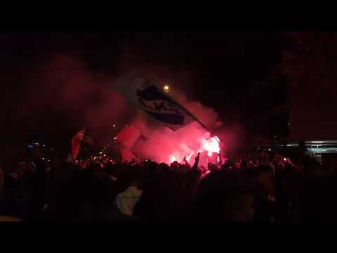 "100 metros de tela. Festejos Hinchada Nacional 123 aniversario del Club Gigante." Barra: La Banda del Parque • Club: Nacional • País: Uruguay