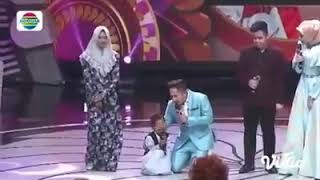 Download lagu Azzam _ Indahnya bunga mp3 Download lagu Azzam _ Indahnya bunga mp3