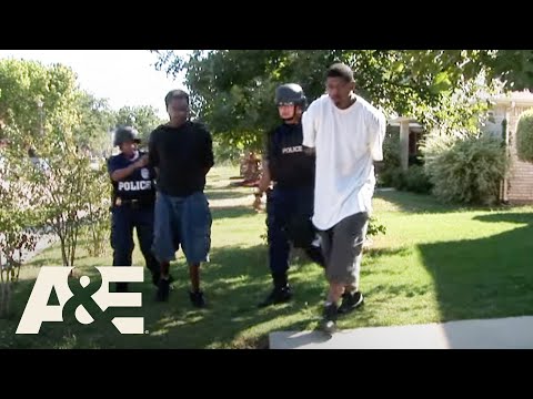 Dallas SWAT: Armed Robbery Suspects Hide In Random Person's House | A&E