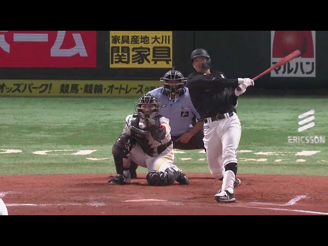 【9回表】3シーズンぶりの2ケタ本塁打達成!! マリーンズ・中村奨吾が打った瞬間確信の今季第10号2ランホームランを放つ!! 2022年9月1日 福岡ソフトバンクホークス 対 千葉ロッテマリーンズ