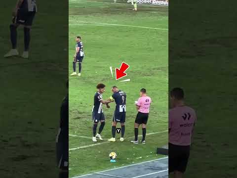 El frío saludo entre Hernán Barcos y Paolo Guerrero