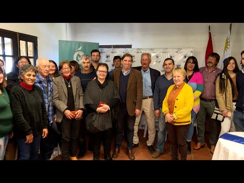 Acto de escrituras colectivas de viviendas en Cerro Largo