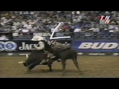 Mudslinger bucks Dustin Hall - 01 PBR Grand Rapids