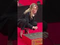 Michelle Pfeiffer Finds Her 𝓼𝓮𝔁𝔂 𝓼𝓶𝓲𝓵𝓮 While Being Honored At The TCL Chi