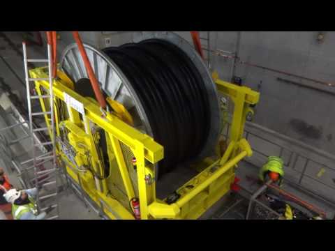 Axpo Linthal 2015 - Nexans 380kV Kabelanlage - Verladen auf Standseilbahn